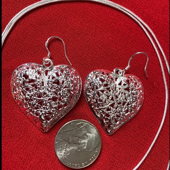 925 Sterling Silver Flowery Heart jewelry set - Picture 5 of 10